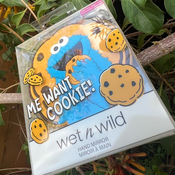 Bundle 2 Pieces Wet n Wild Sesame Street Elmo Lipstick & Cookie Monster Mirror - Picture 3 of 11